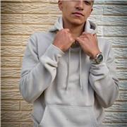 Profesor de tenis de campo, imparte clase a todas las edades